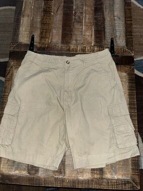 Men's Beige Cargo Shorts - Classic Casual Utility